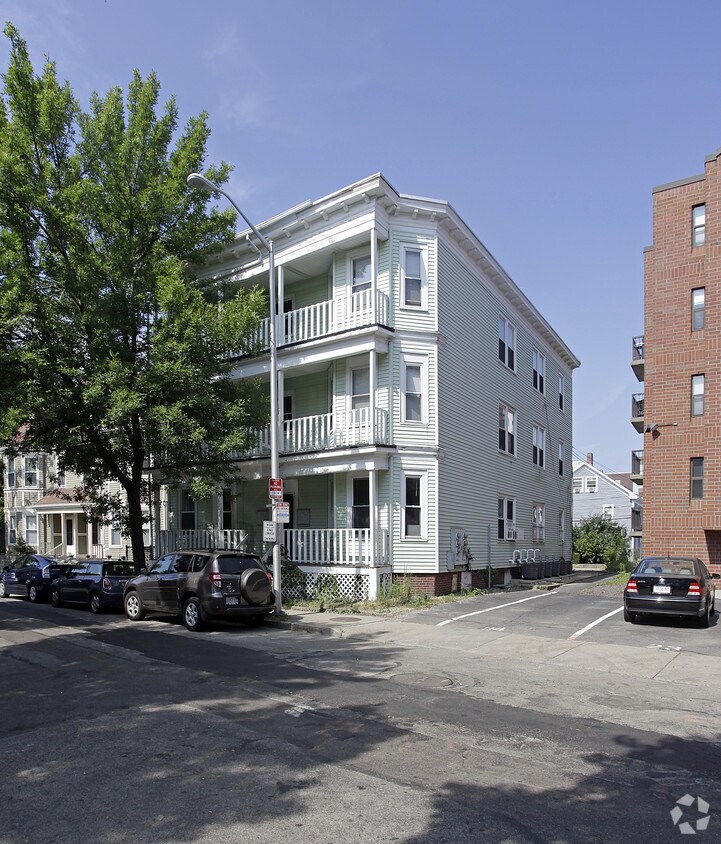 Primary Photo - 161 Putnam Ave