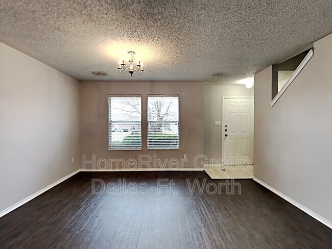 Building Photo - 8720 Polo Dr