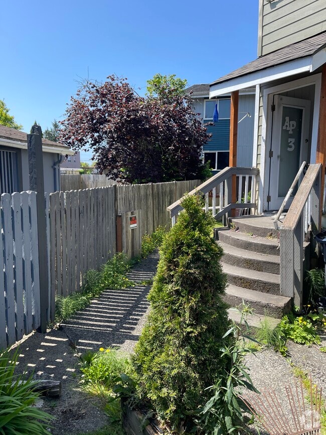 Building Photo - 508 Emerson Ave