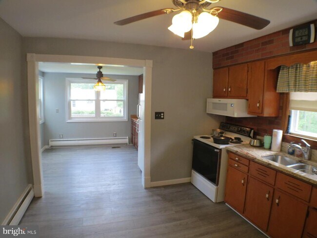 Foto del edificio - 407 Sycamore Rd