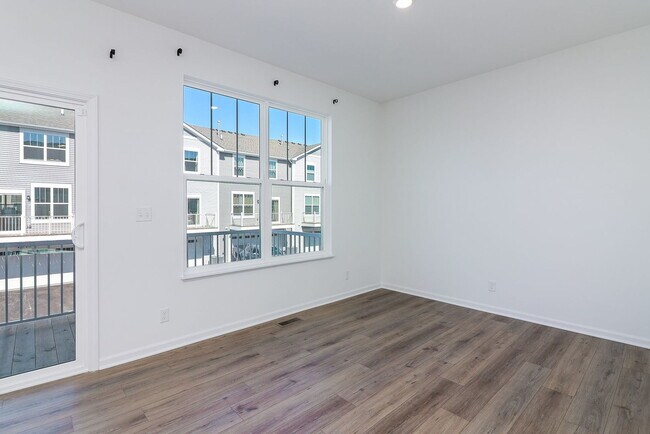 Building Photo - 1049 Atterberg Rd