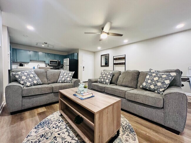 Building Photo - 6612 Willow Pointe NW