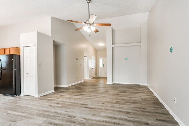Foto del edificio - 4519 Elkhorn Dr