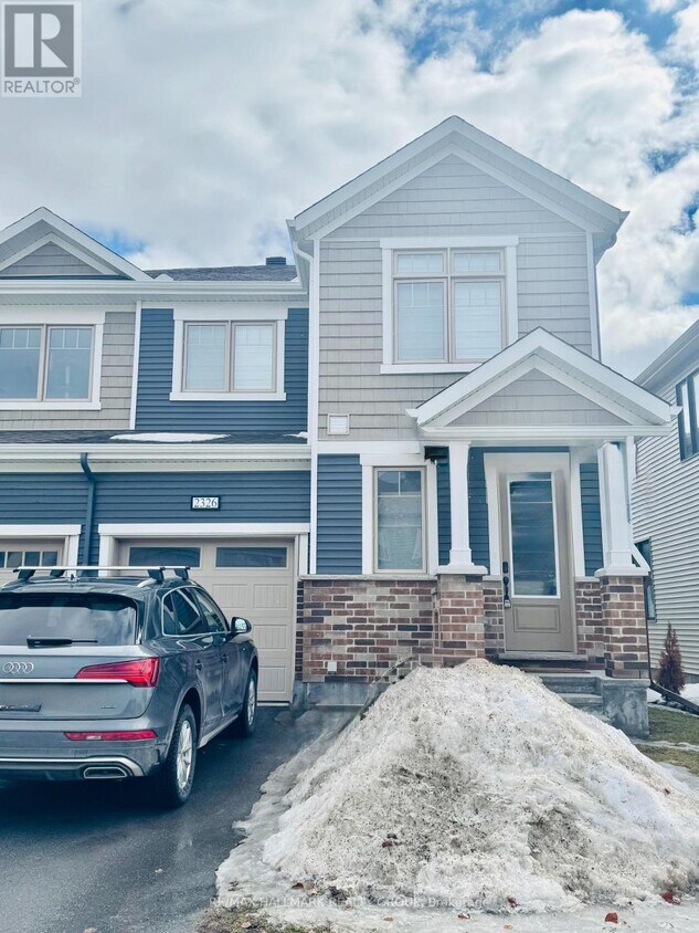 Building Photo - 2326 Watercolours Way