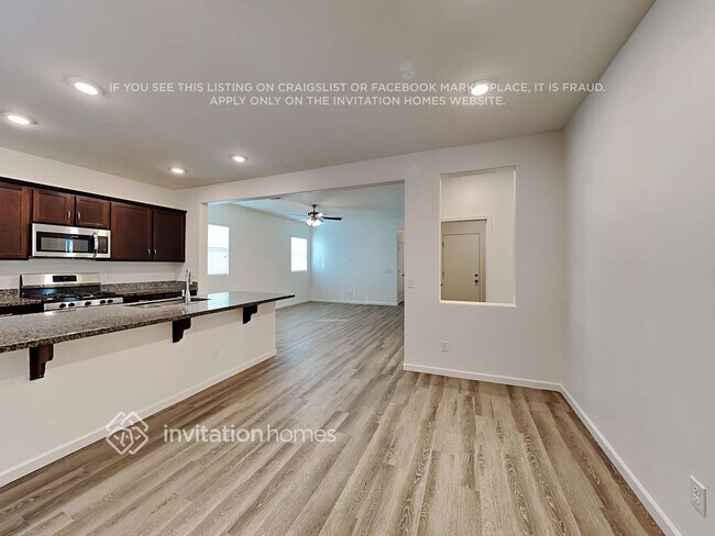 Foto del edificio - 17169 W Diana Ave