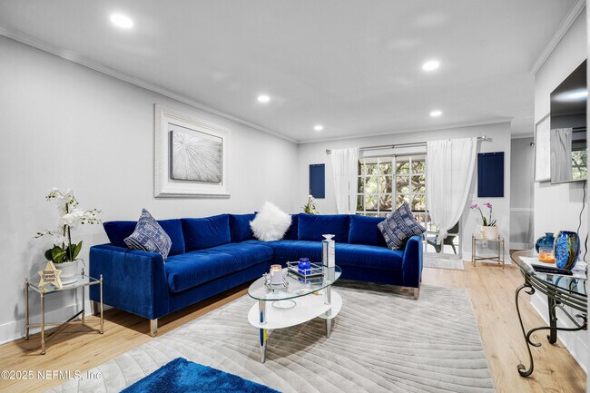 Foto del edificio - 4315 Plaza Gate Ln S