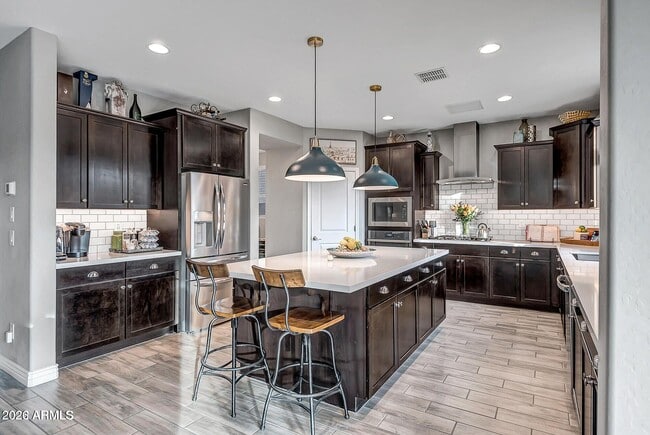 Building Photo - 517 E Balao Dr