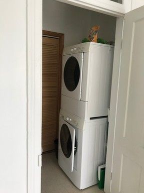 Building Photo - 1 bedroom 1.5 bath Apartment
