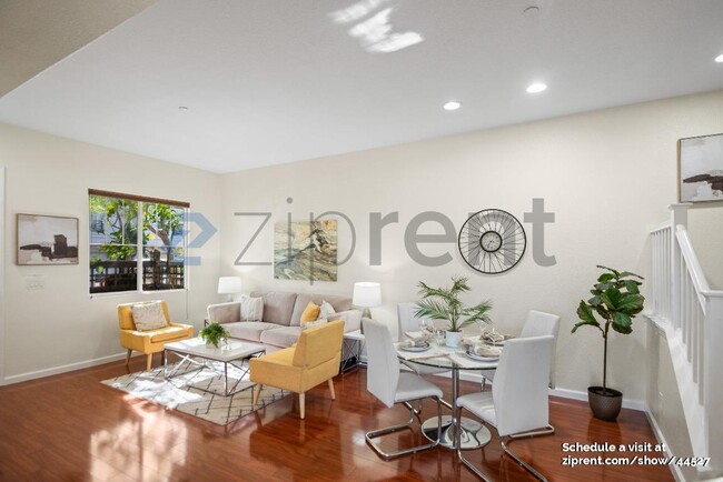 Building Photo - 896 Towne Dr