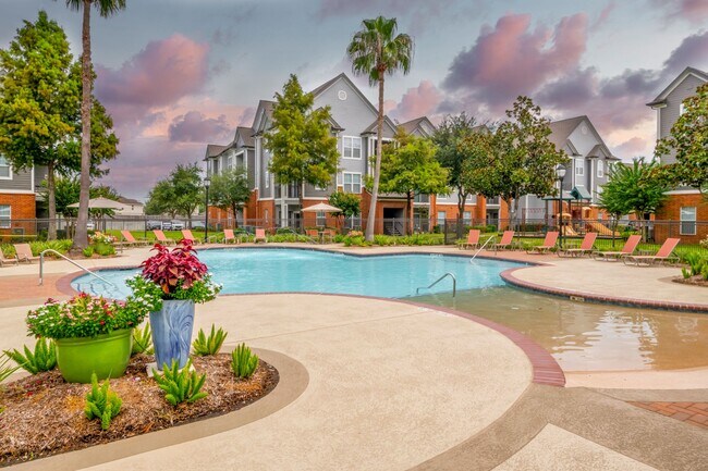 Foto del edificio - The Fenwick Apartment Homes