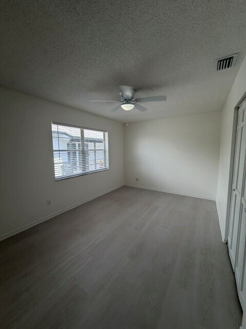 Foto del edificio - 1032 S A St