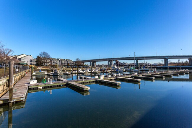 Building Photo - 124 Spinnaker Way