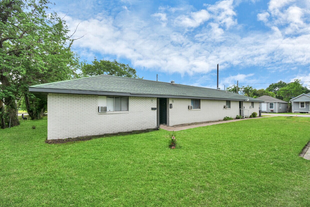 Primary Photo - 5409 Suez St