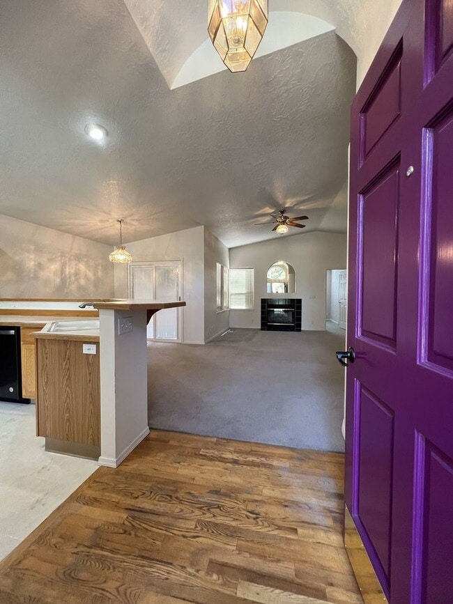 Foto del edificio - Adorable 3 bed 2 bath home in the Coventry Manor Subdivision just off W State St and N Hartford.