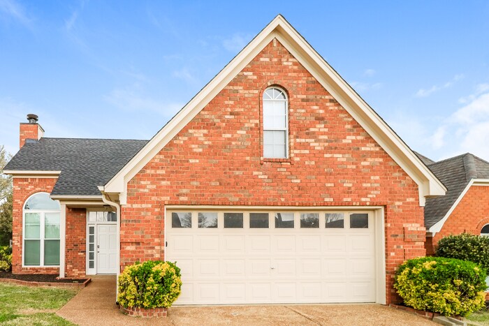 Foto principal - 7418 Overcreek Ln