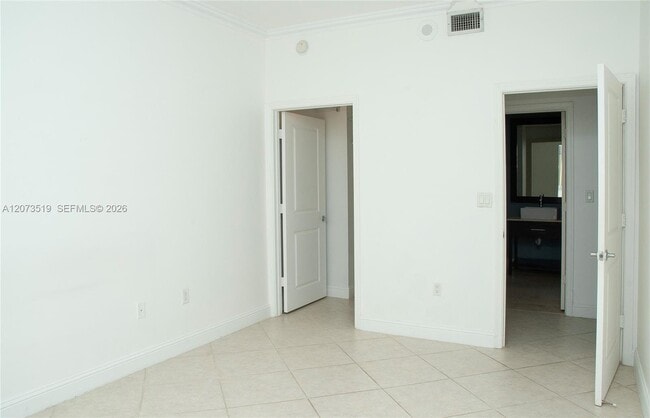 Building Photo - 10 Aragon Ave