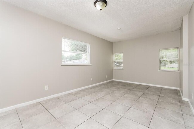 Building Photo - 3201 Bon Air Dr