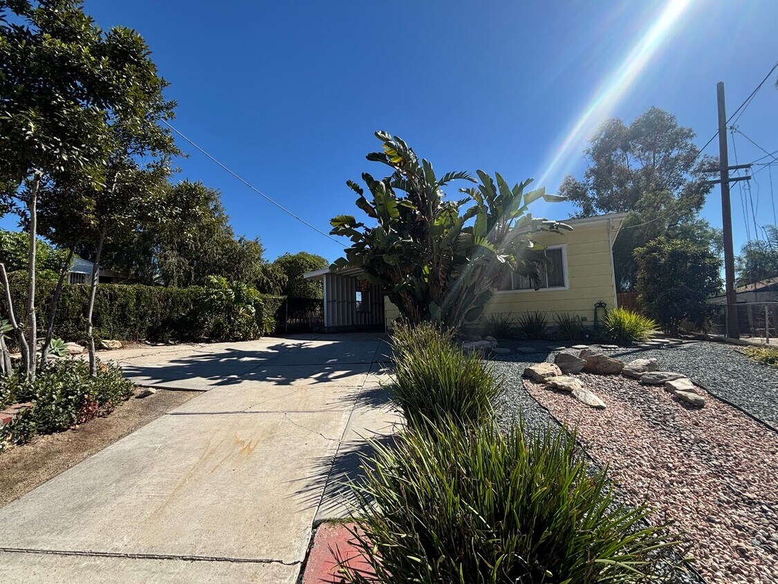 Foto principal - 2 bedrooms 1 bath home in San Diego