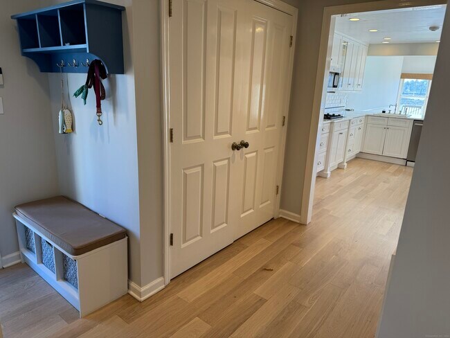 Foto del edificio - 75 Roton Ave