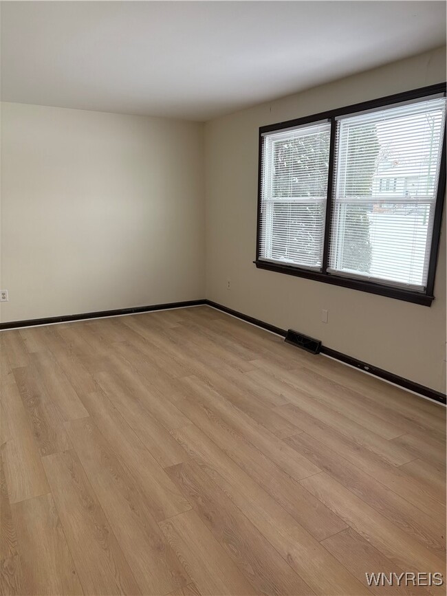 Building Photo - 431 Kaymar Dr