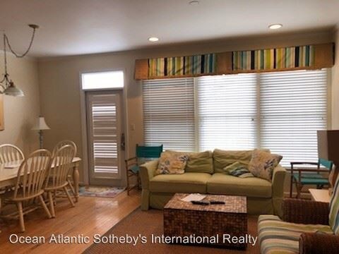Building Photo - 4 br, 4.5 bath House - 14 Village Green Drive