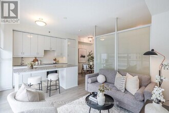 Building Photo - 426 University Ave