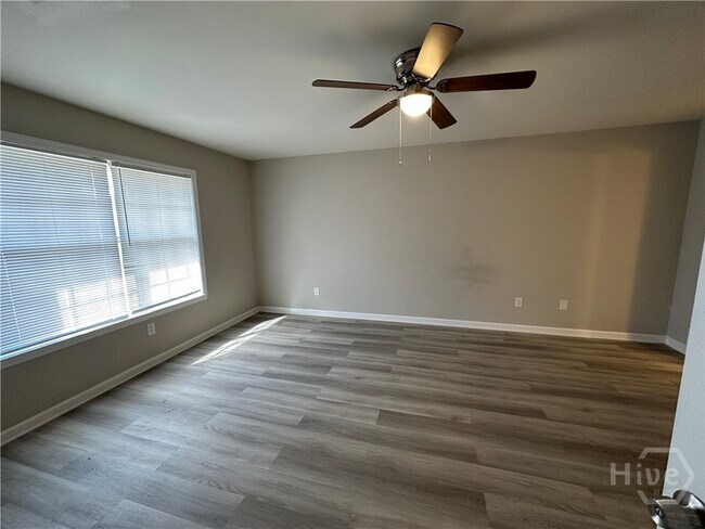 Building Photo - 906 Willowbrook Dr