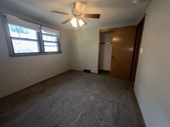 Foto del edificio - Nice west side Home.3+ bedroom with a cozy backyard