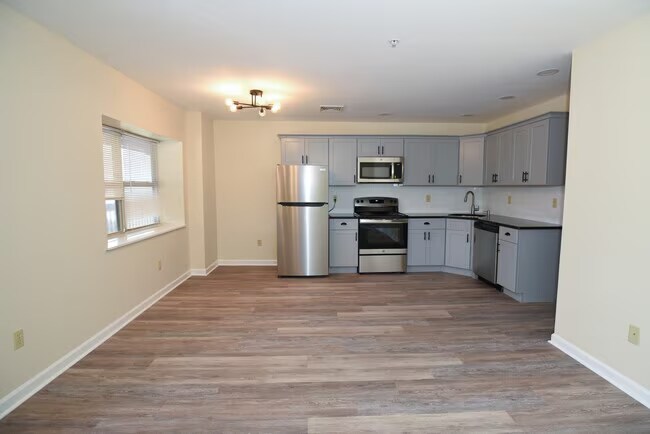 Foto principal - 151 NY-32 S