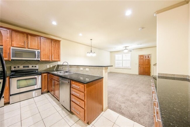 Building Photo - 2101 Town Centre Dr