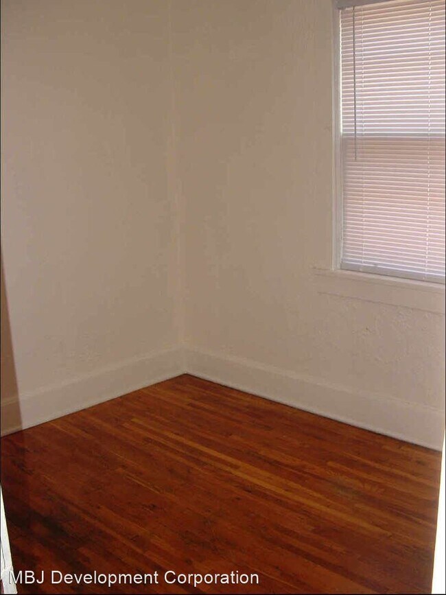 Foto del edificio - 2 br, 1 bath Apartment - 2400 Myrtle Ave 2...