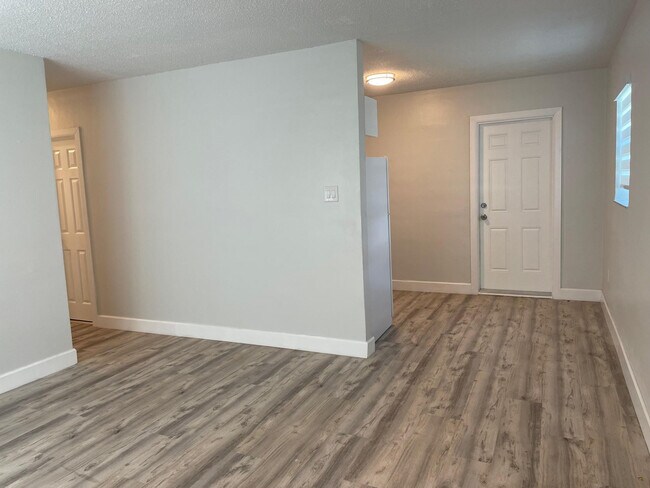 Foto del edificio - 630 N 69th Ave