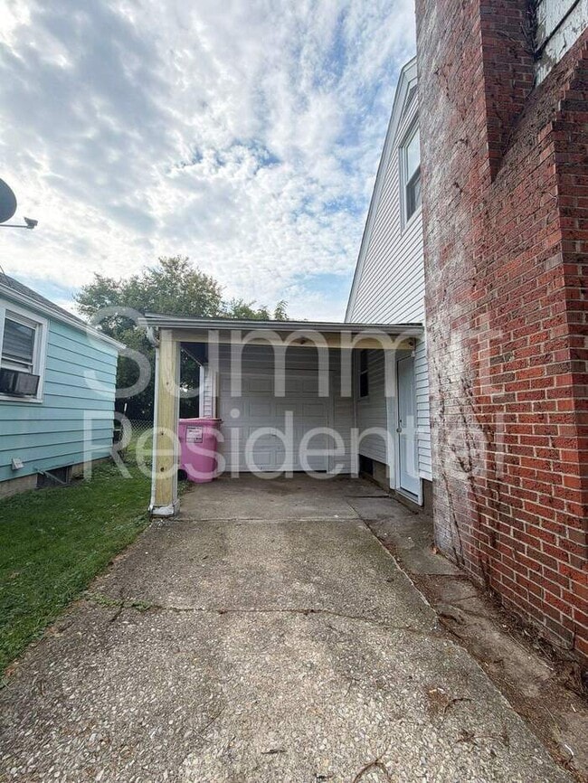 Building Photo - 117 Massa Ave