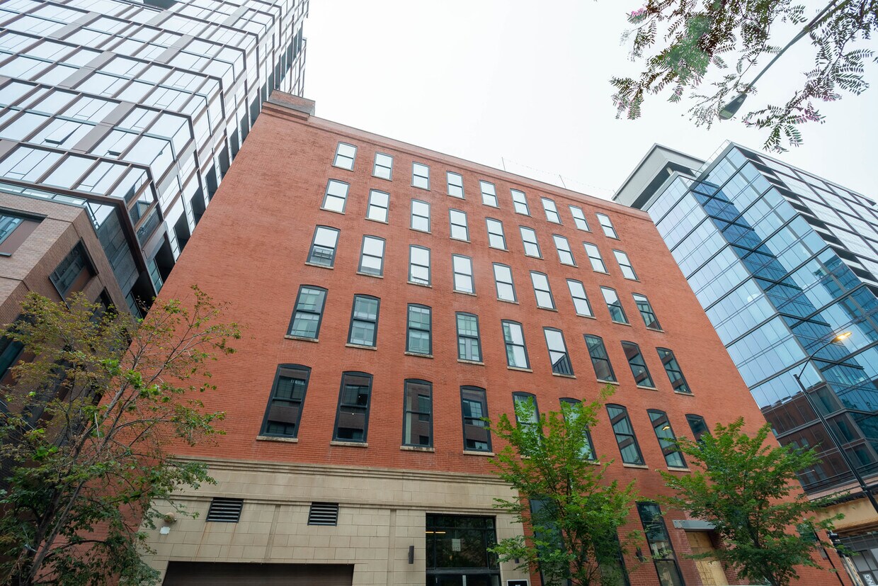 Foto principal - 1101 W Lake St