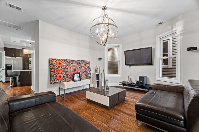 Foto del edificio - 2850 W Henderson St