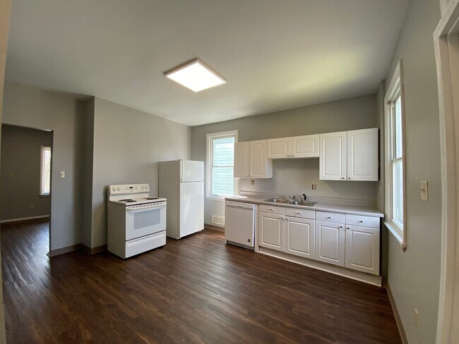 Foto del edificio - NEWLY RENOVATED 2 BEDROOM HOME IN MARSHALL...