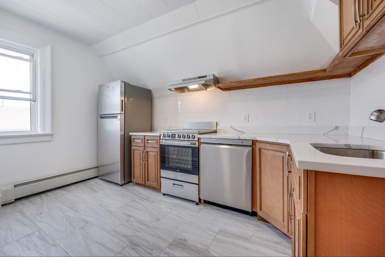 304 Fulton Ave Unit 3, Jersey City, NJ 07305 Condo for Rent in Jersey