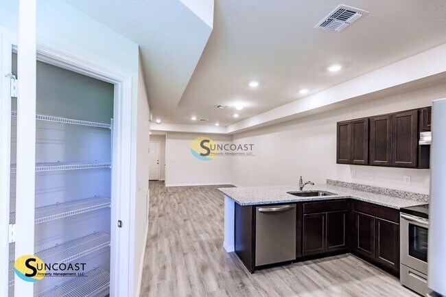 Foto del edificio - 139 Lomond Dr