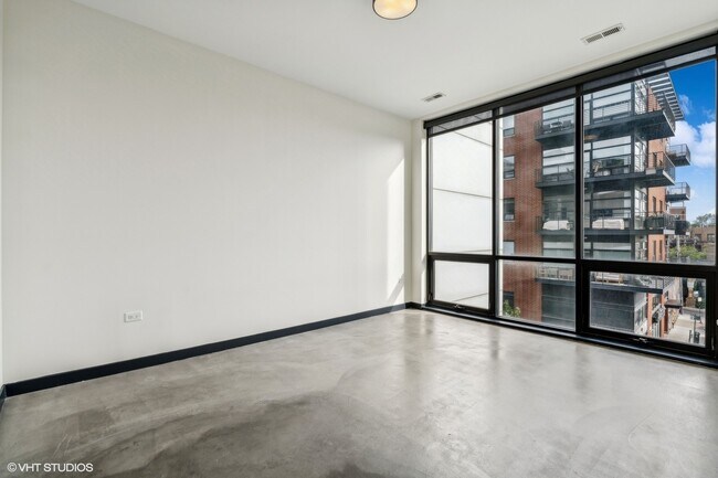Foto del edificio - 1639 N Milwaukee Ave