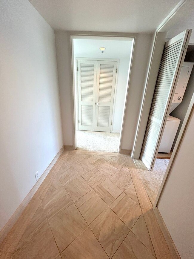 Building Photo - Large 19th Floor Unit with Ocean, City, Mo...