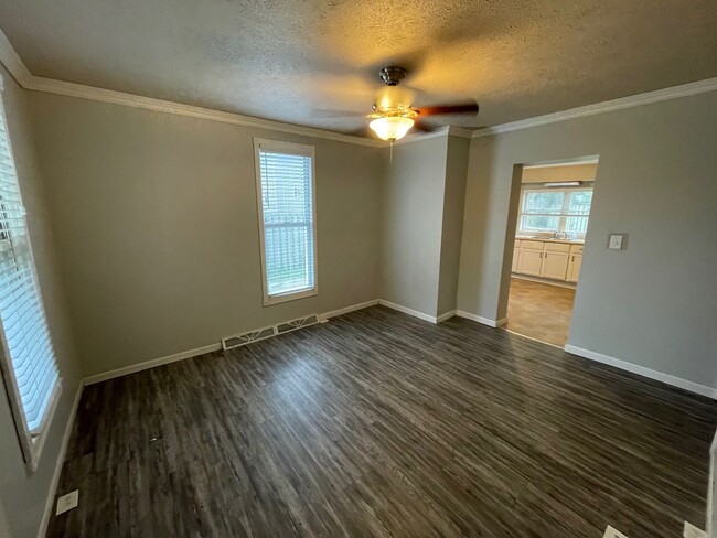 Building Photo - 3 Bedroom House Steps Away From Washington...