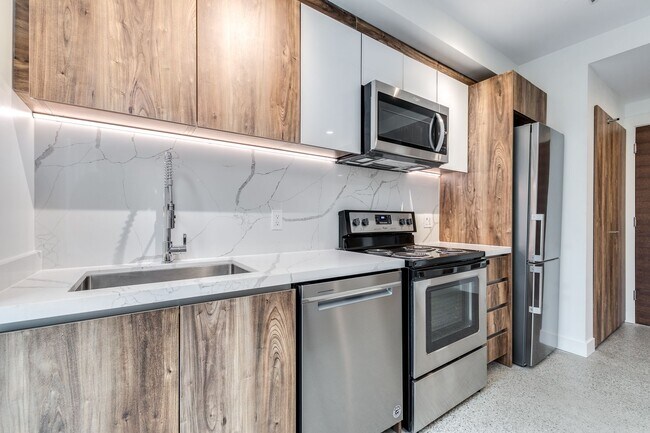 Building Photo - 1170 Barclay St