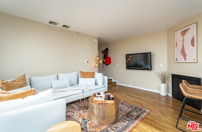 Foto del edificio - 7320 Hawthorn Ave
