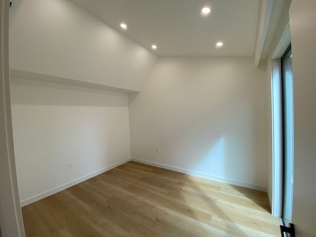 Building Photo - Brand New Never Lived In 2 Bedroom 2 Bathroom Home