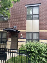 Building Photo - 502 W Elm St