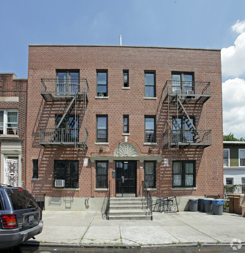 Building Photo - 175 Lott St