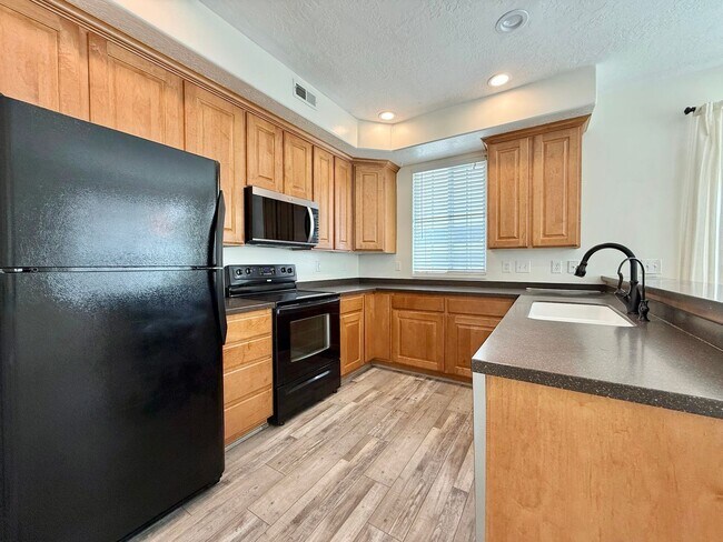 Building Photo - 6935 Traveler Ln