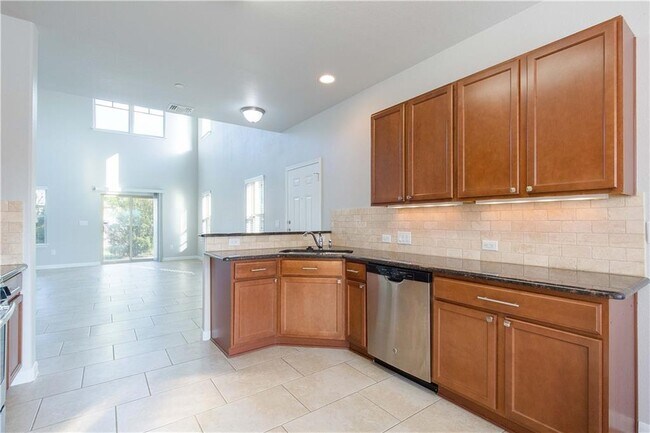 Building Photo - 1620 Bryant Dr