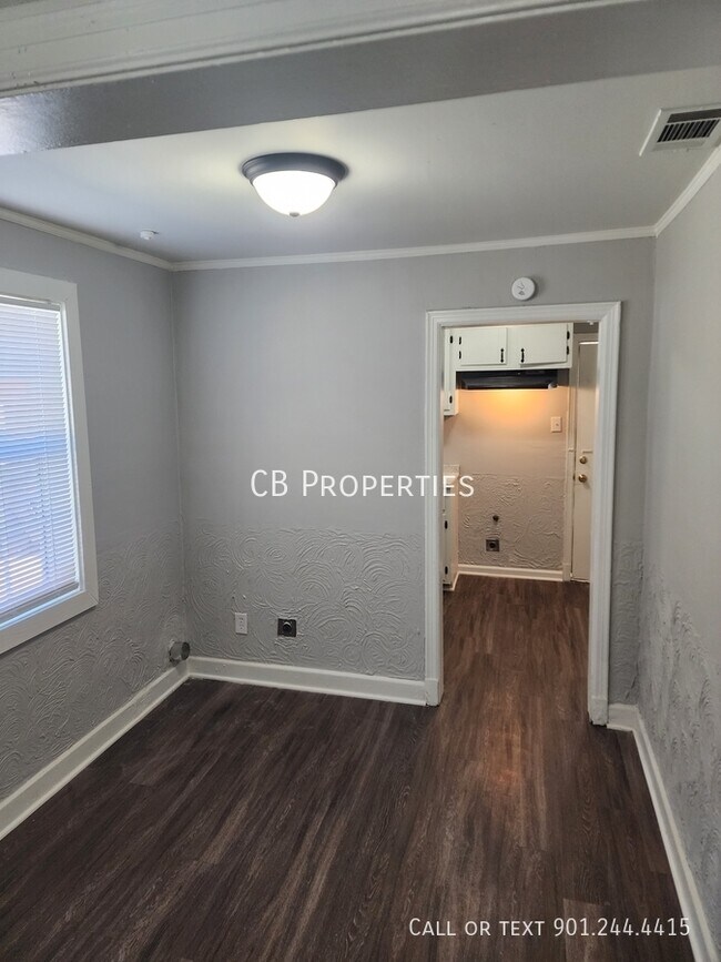 Building Photo - Large Detached 2 Car Garage