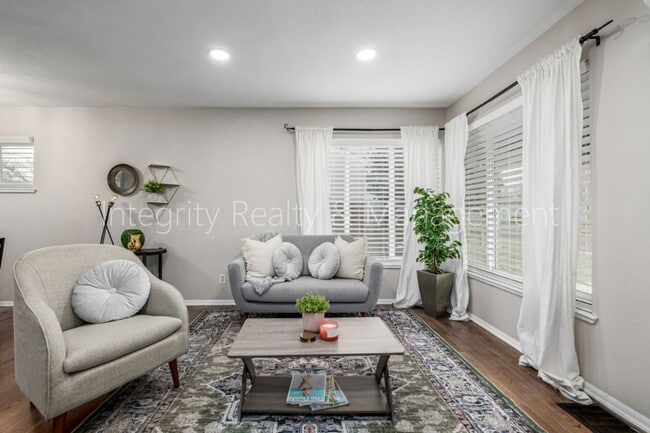 Building Photo - 3200 S Grape St